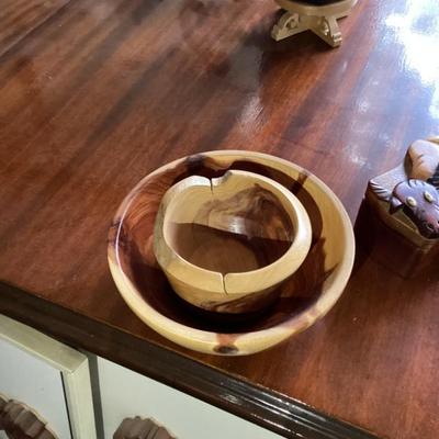 Sale Photo Thumbnail #116: Vintage carved onyx marble ashtray