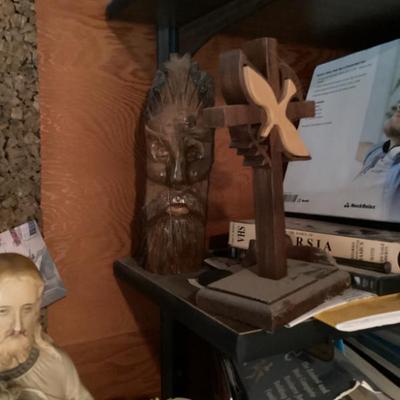 Sale Photo Thumbnail #123: Wood folkart carving of a man head