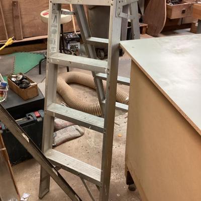 Sale Photo Thumbnail #51: Foldable step ladder