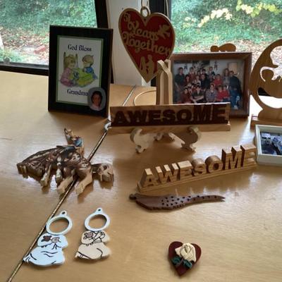 Sale Photo Thumbnail #86: Collection of small nic nacs