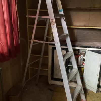 Sale Photo Thumbnail #44: Aluminum step ladder