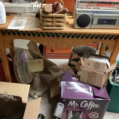 Sale Photo Thumbnail #140: Oak table with single drawer