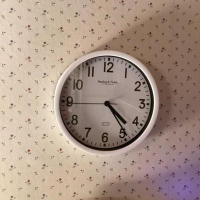 Sale Photo Thumbnail #106: Mainstays analog round wall clock