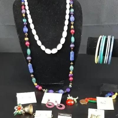 Lot of Vintage Jewelry - Bracelets - Pins - Necklaces - Earrings 