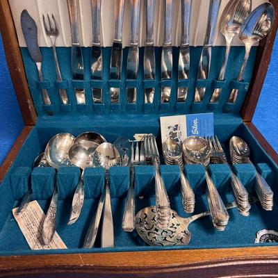Oneida Community Silver “Tudor” Flatware& Cheese Plate