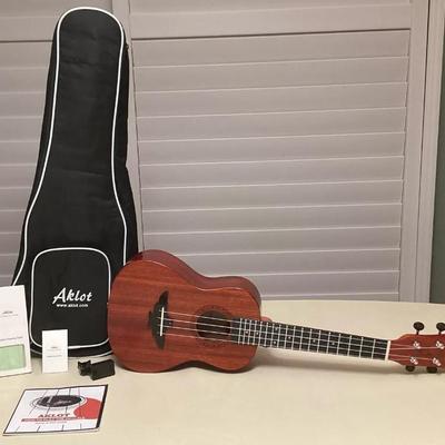 MMP017 Aklot Ukulele With Carrying/Storage Case & Accessories 