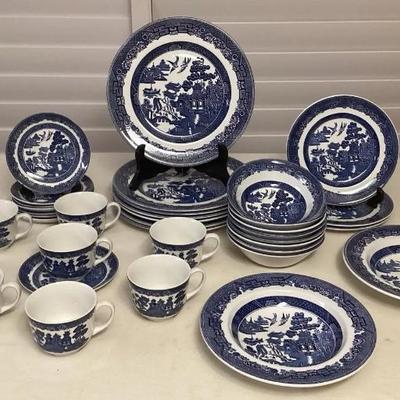 MMP008 Johnson Brothers Blue Willow China Set Made In England