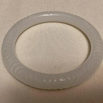 MMP117 White Polished Stone Bangle Bracelet With Carved Design New