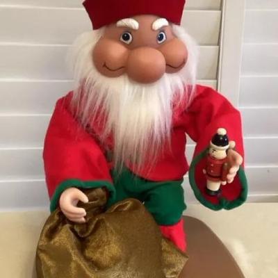 MMP022 Santa’s Best Animated Collectible Christmas Elf