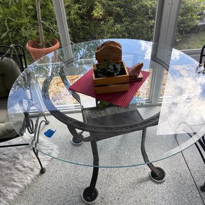 Round Glass Table W 4 Chairs 48in 