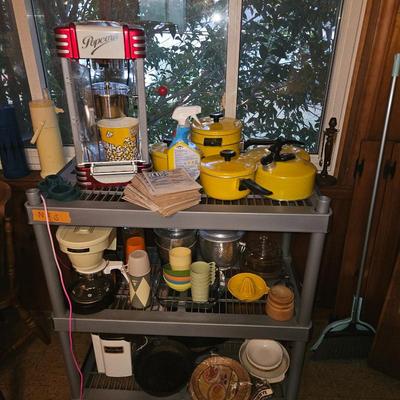 Sale Photo Thumbnail #48: Popcorn makers, Vintage cookware