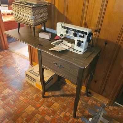 Sale Photo Thumbnail #28: Sewing Machine
