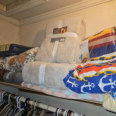 Sale Photo Thumbnail #65: Various Blankets