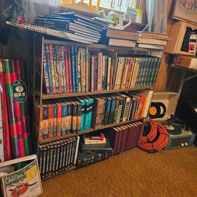 Sale Photo Thumbnail #10: Old Vintage Books