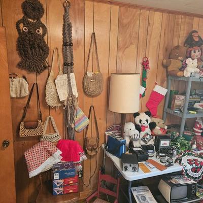 Sale Photo Thumbnail #7: Tons of Vintage Purses