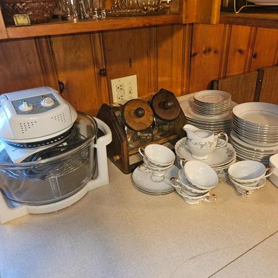 Sale Photo Thumbnail #46: Air fryer and set of dishes