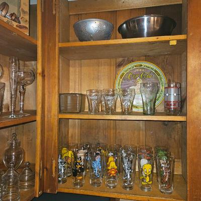 Sale Photo Thumbnail #38: Looney Toons collectable Galsses