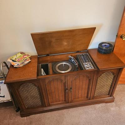 Sale Photo Thumbnail #27: Consol Record player/Radio (Works)