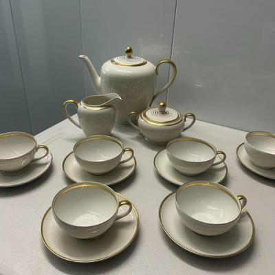 Sale Photo Thumbnail #158: Johann Seltmann Vohenstraub Quality porcelain tea set. BAVARIA 