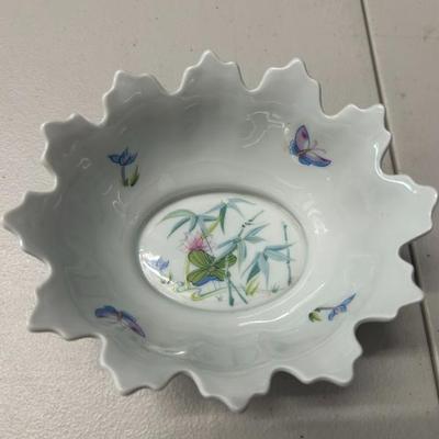 Sale Photo Thumbnail #127: Authentic Limoges France porcelain candy or nut catchall. 