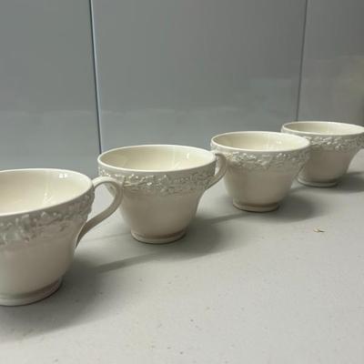 Sale Photo Thumbnail #174: Wedgwood "Etruria & Barlaston" set of 4 teacups. 