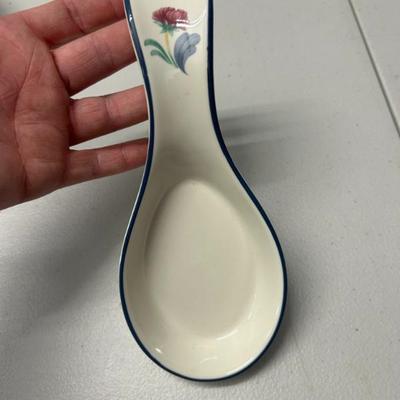 Sale Photo Thumbnail #142: Lenox chinastone "Poppies On Blue" pattern spoon rest. 