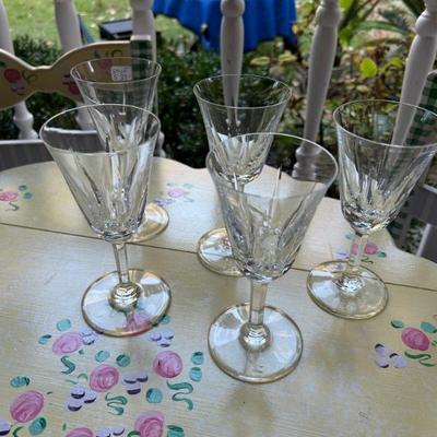 Set of 5 crystal wine stems. 