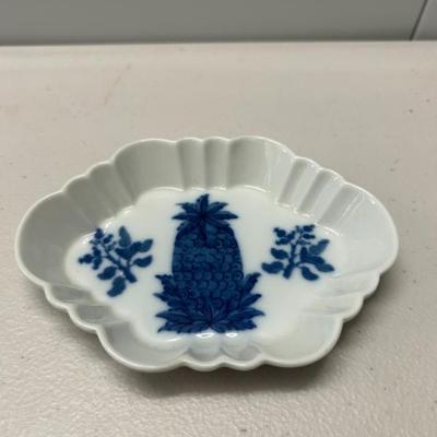 Sale Photo Thumbnail #312: Gorgeous Mottahedeh porcelain ring dish. MAde in Portugal. 