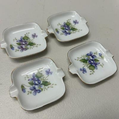 Sale Photo Thumbnail #343: Vintage set of 4 Japanese tobacconalia ashtrays. 