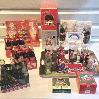 Share A "Christmas" Coke & A Smile (1125)