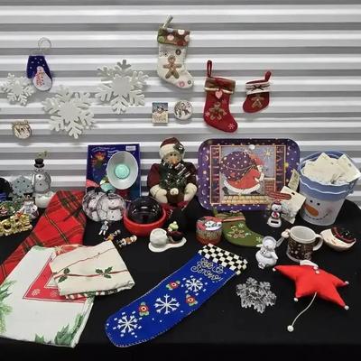 Holiday Decor - Lot 1 (1125)
