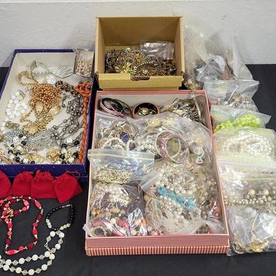 Mystery Costume Jewelry & Pieces - Lot 3