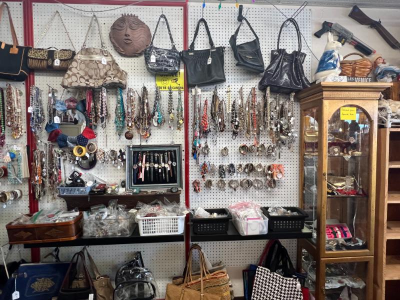 Sale Photo Thumbnail #26