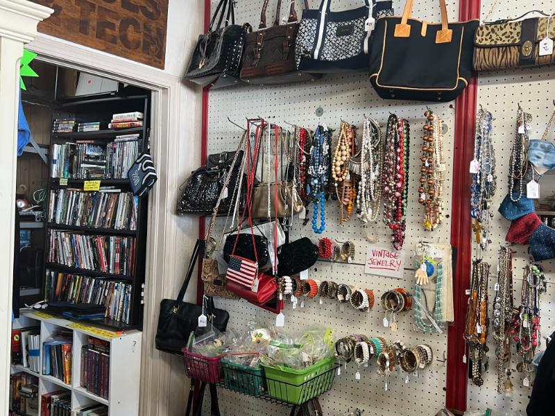 Sale Photo Thumbnail #27