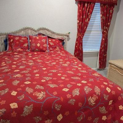 Ralph Lauren Reversible Queen Bedspread and Curtain Set 