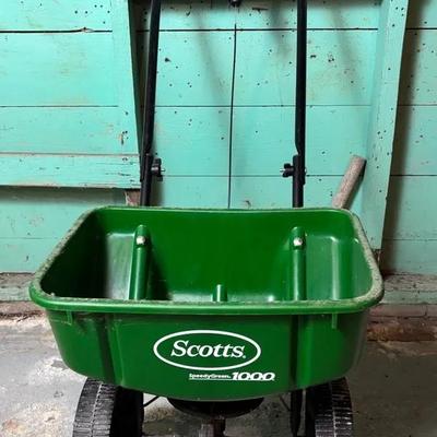 Scotts Turf Builder 1000 Lawn Fertilizer Spreader