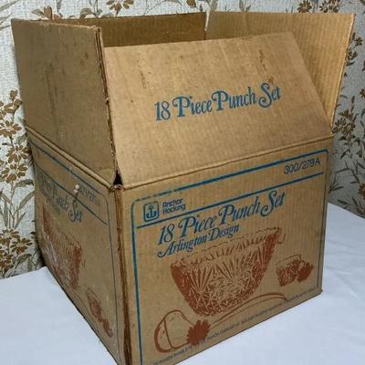 Anchor Hocking 18-Piece Punch Set – Arlington Design (with Original Box)