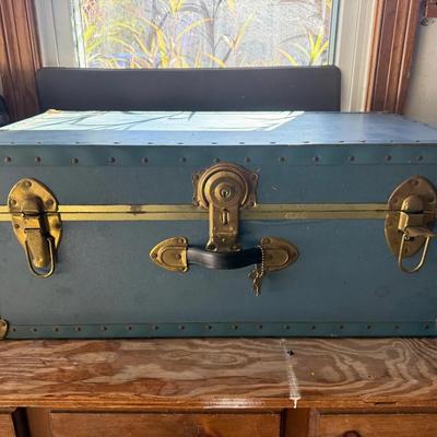 508: Vintage Storage Trunk 30x16x14” - Lock With Key