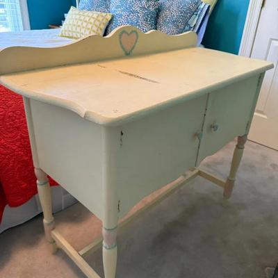521: Antique Baby Changing Table