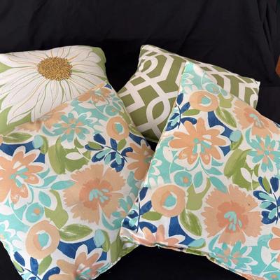 Lot 249: Outdoor Furniture Pillows 