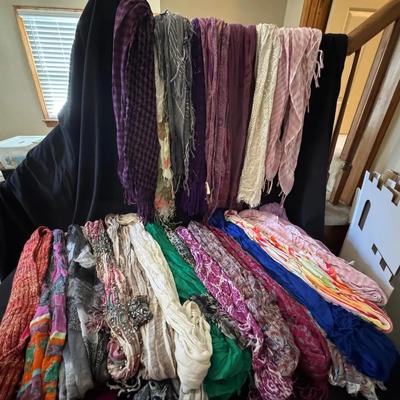 Lot 208: Women’s Scarves Collection