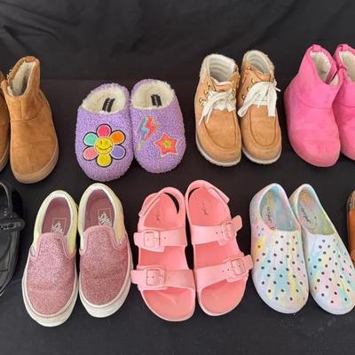 Lot 253: Girls Size 11 Shoes 