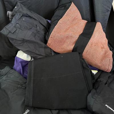 Lot 122:  Men’s Ski Jacket (XL) And Men And Women Ski Pants