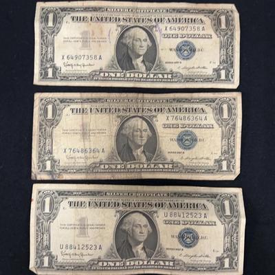 Lot 319: 5 $1 Silver Notes - 1957B