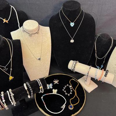 Butterflies And Other Colorful Pieces Incl Nogu Bracelet 