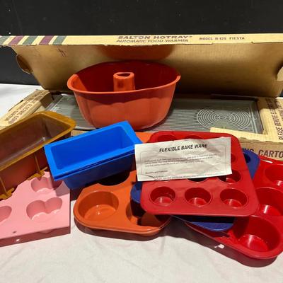 Salton Hotray Fiesta Model + Flexible Bake Ware