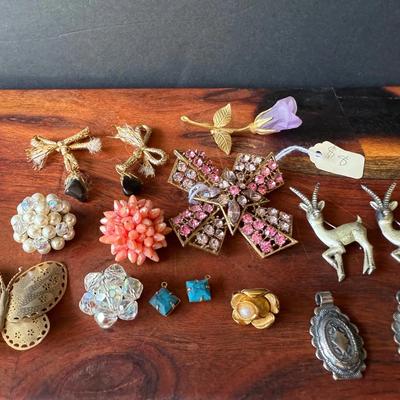 Vintage Trifari gold-tone flower brooch with a faux pearl w/other brooches, pins. 