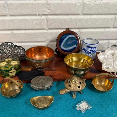 collection of assorted decorative items, including a variety of vintage brass/copper pieces, 