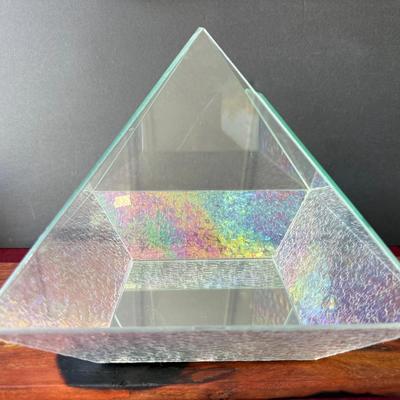 “Biomagnetic Energy Purifier” 
Laser cut glass “10x10x10”