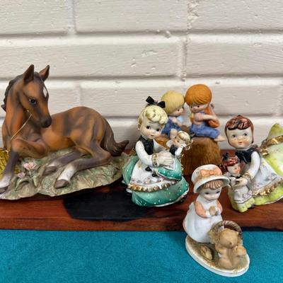 Vintage “Geo Lefton” Figurines (3)
(1) Homco Masterpiece Porcelain Horse Figurine